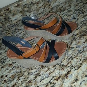 brown/black wedges